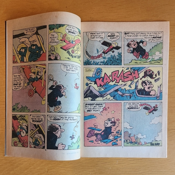 Smurfs #1, #2 - 1980s Marvel Comics (Lot of 2)  - Picture 6 of 12